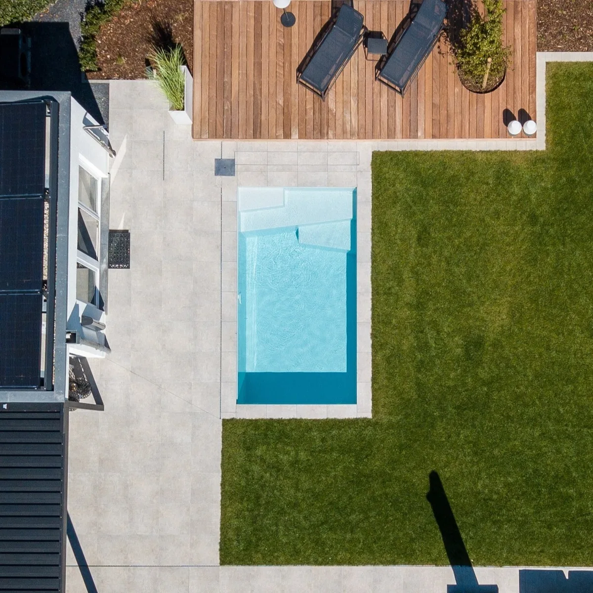 Starline One-Piece-Pool im Garten